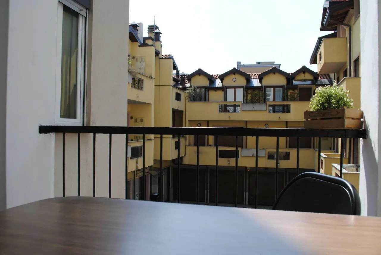 BNBOOK - Galbiati Flat Lissone 0*,  Italia
